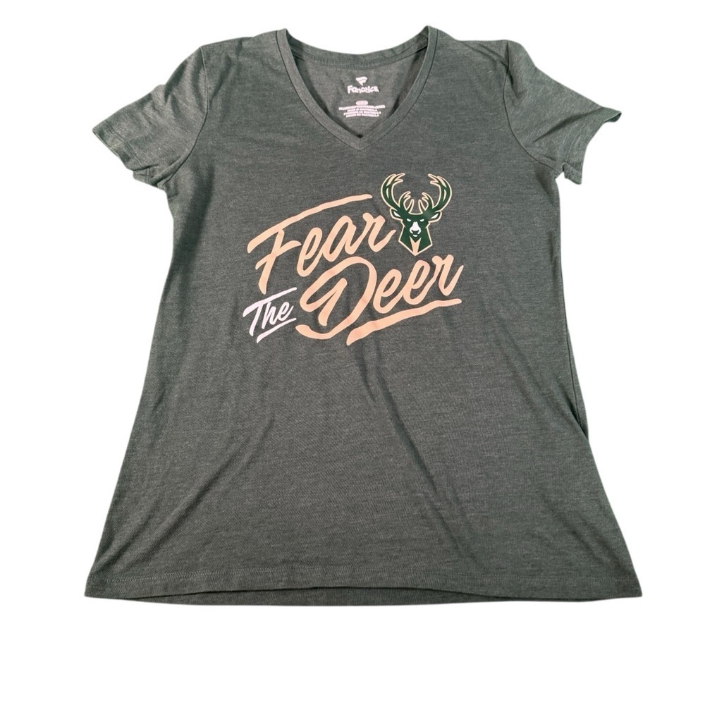 Milwaukee Bucks Fanatics Women’s V-Neck T-Shirt Green Fear The Deer M - Picture 1 of 9